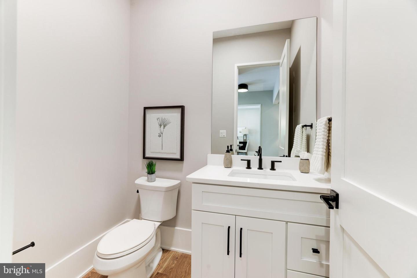 3830 30TH RD N, ARLINGTON, Virginia 22207, 6 Bedrooms Bedrooms, ,6 BathroomsBathrooms,Residential,For sale,3830 30TH RD N,VAAR2056186 MLS # VAAR2056186