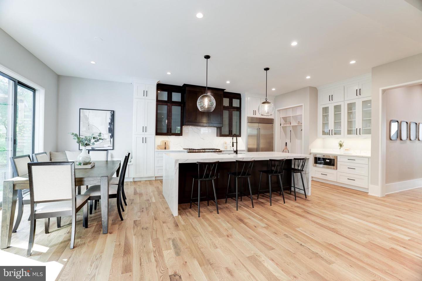3830 30TH RD N, ARLINGTON, Virginia 22207, 6 Bedrooms Bedrooms, ,6 BathroomsBathrooms,Residential,For sale,3830 30TH RD N,VAAR2056186 MLS # VAAR2056186