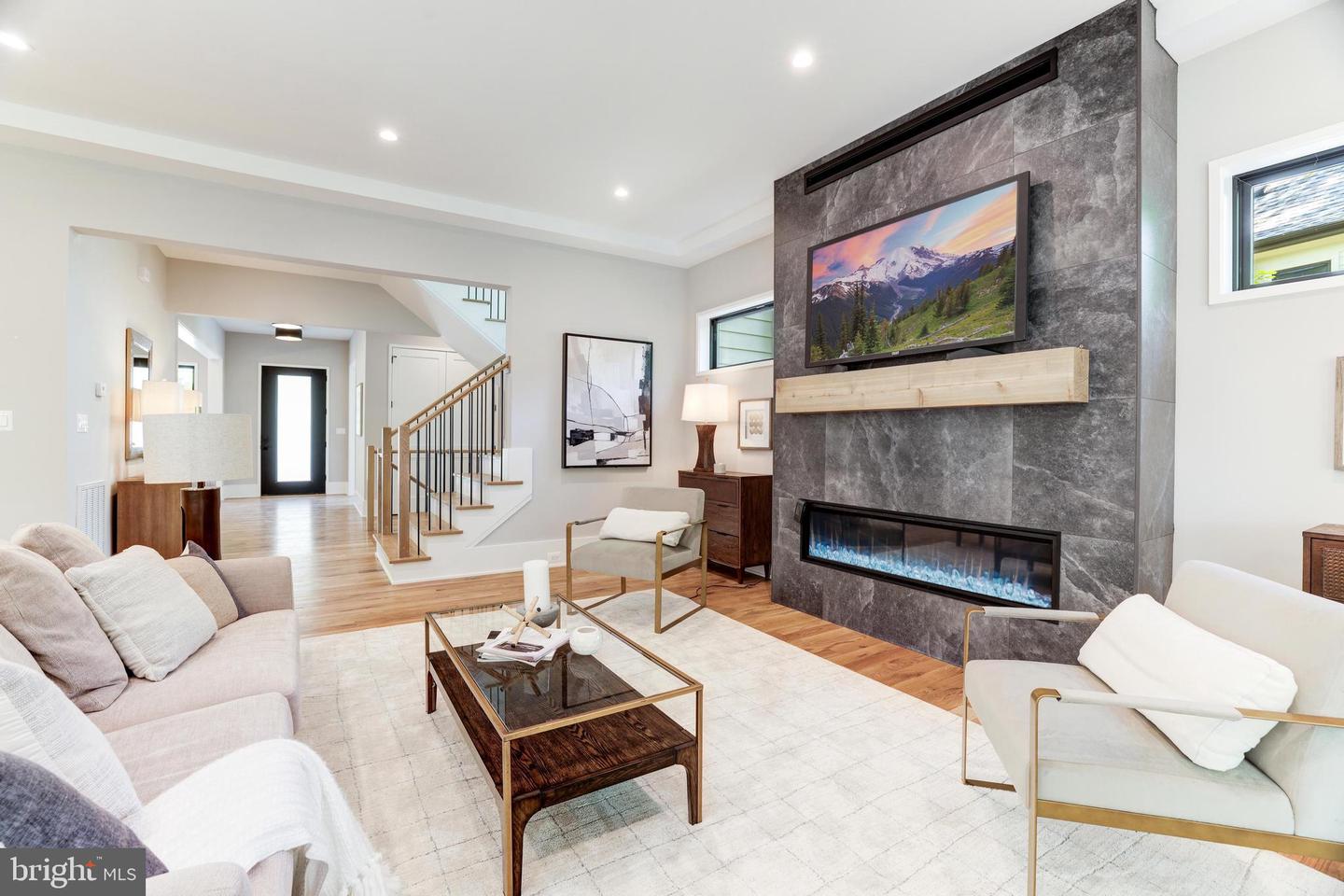 3830 30TH RD N, ARLINGTON, Virginia 22207, 6 Bedrooms Bedrooms, ,6 BathroomsBathrooms,Residential,For sale,3830 30TH RD N,VAAR2056186 MLS # VAAR2056186