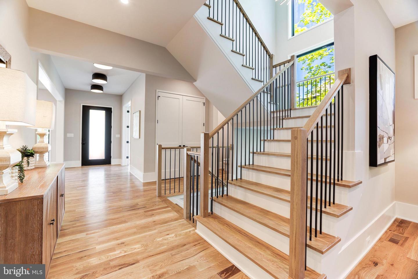 3830 30TH RD N, ARLINGTON, Virginia 22207, 6 Bedrooms Bedrooms, ,6 BathroomsBathrooms,Residential,For sale,3830 30TH RD N,VAAR2056186 MLS # VAAR2056186