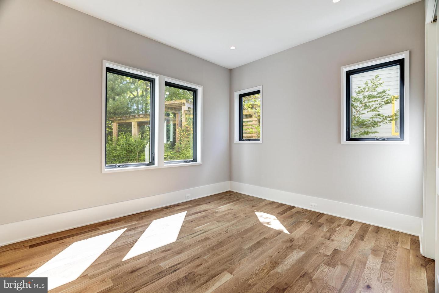 3830 30TH RD N, ARLINGTON, Virginia 22207, 6 Bedrooms Bedrooms, ,6 BathroomsBathrooms,Residential,For sale,3830 30TH RD N,VAAR2056186 MLS # VAAR2056186
