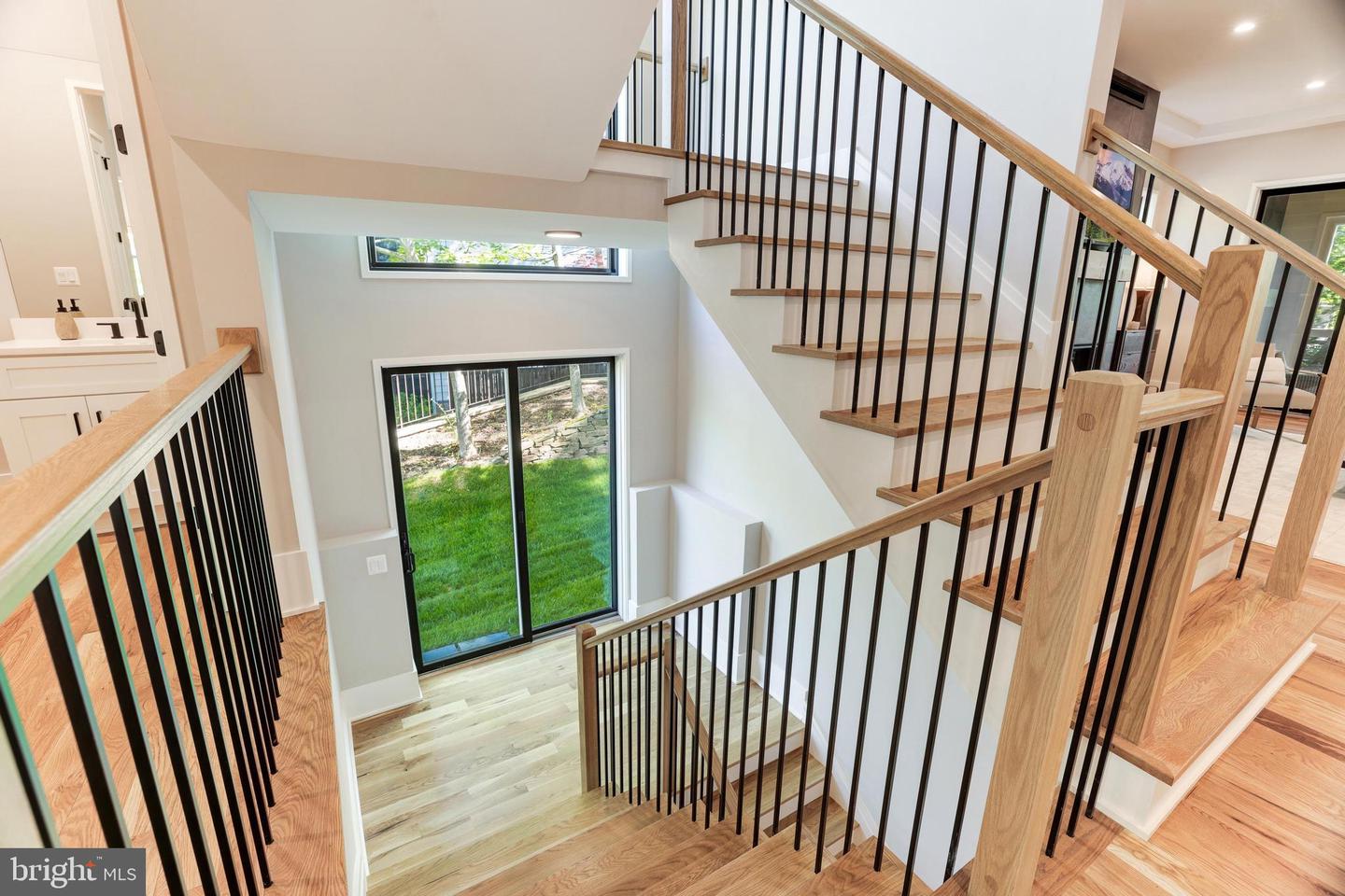 3830 30TH RD N, ARLINGTON, Virginia 22207, 6 Bedrooms Bedrooms, ,6 BathroomsBathrooms,Residential,For sale,3830 30TH RD N,VAAR2056186 MLS # VAAR2056186
