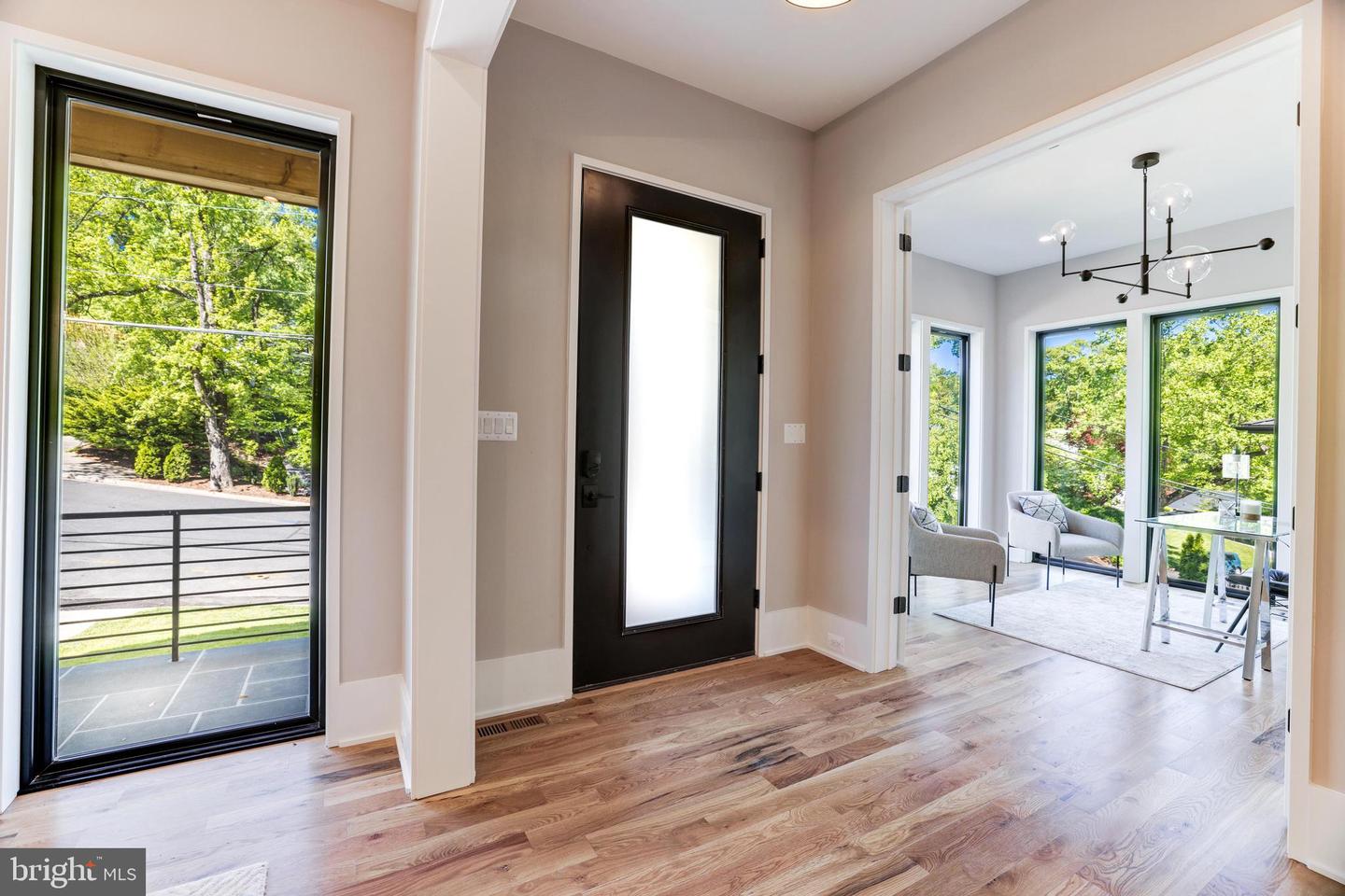 3830 30TH RD N, ARLINGTON, Virginia 22207, 6 Bedrooms Bedrooms, ,6 BathroomsBathrooms,Residential,For sale,3830 30TH RD N,VAAR2056186 MLS # VAAR2056186