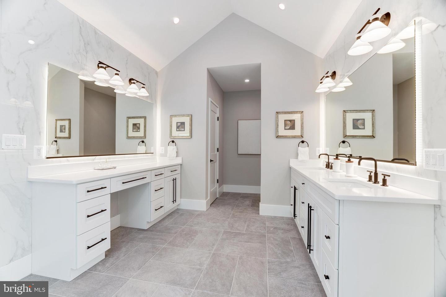 3830 30TH RD N, ARLINGTON, Virginia 22207, 6 Bedrooms Bedrooms, ,6 BathroomsBathrooms,Residential,For sale,3830 30TH RD N,VAAR2056186 MLS # VAAR2056186