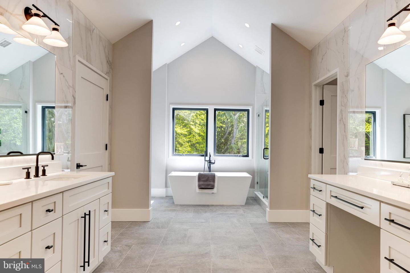 3830 30TH RD N, ARLINGTON, Virginia 22207, 6 Bedrooms Bedrooms, ,6 BathroomsBathrooms,Residential,For sale,3830 30TH RD N,VAAR2056186 MLS # VAAR2056186