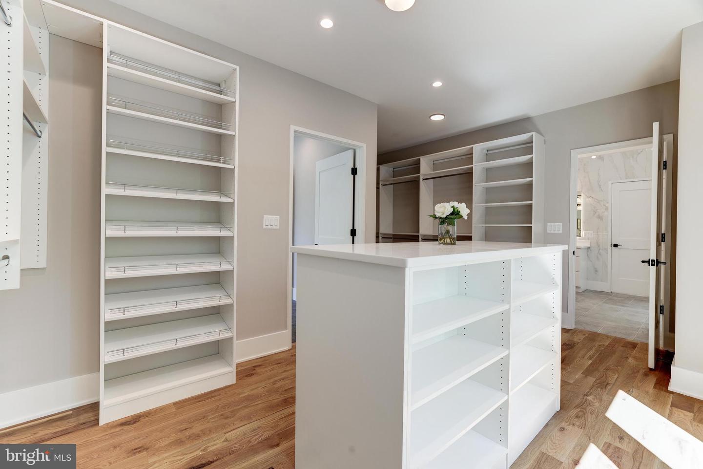 3830 30TH RD N, ARLINGTON, Virginia 22207, 6 Bedrooms Bedrooms, ,6 BathroomsBathrooms,Residential,For sale,3830 30TH RD N,VAAR2056186 MLS # VAAR2056186