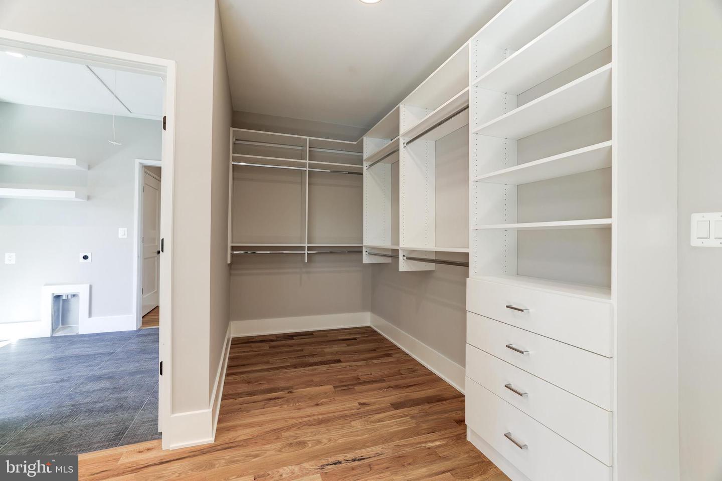 3830 30TH RD N, ARLINGTON, Virginia 22207, 6 Bedrooms Bedrooms, ,6 BathroomsBathrooms,Residential,For sale,3830 30TH RD N,VAAR2056186 MLS # VAAR2056186
