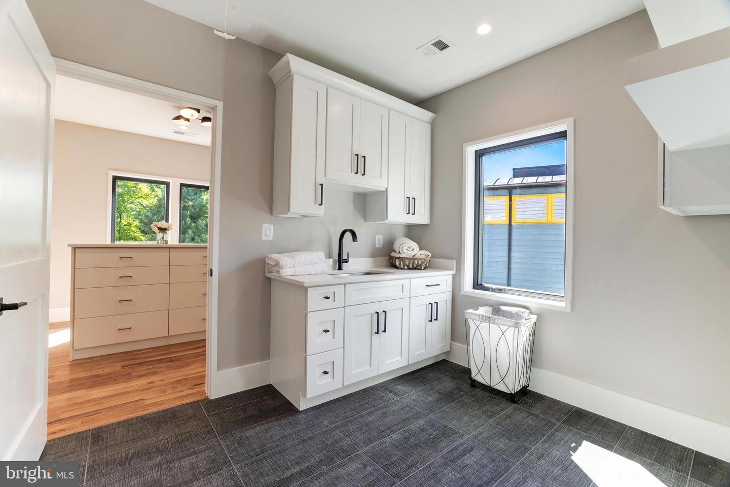 3830 30TH RD N, ARLINGTON, Virginia 22207, 6 Bedrooms Bedrooms, ,6 BathroomsBathrooms,Residential,For sale,3830 30TH RD N,VAAR2056186 MLS # VAAR2056186