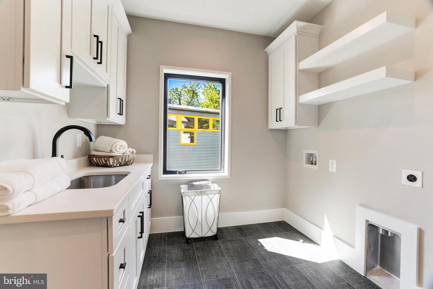 3830 30TH RD N, ARLINGTON, Virginia 22207, 6 Bedrooms Bedrooms, ,6 BathroomsBathrooms,Residential,For sale,3830 30TH RD N,VAAR2056186 MLS # VAAR2056186