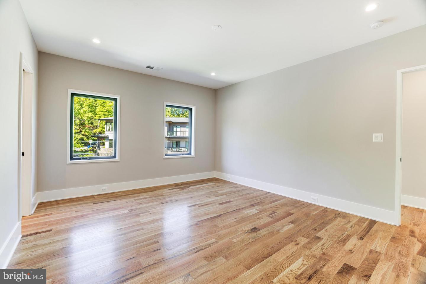 3830 30TH RD N, ARLINGTON, Virginia 22207, 6 Bedrooms Bedrooms, ,6 BathroomsBathrooms,Residential,For sale,3830 30TH RD N,VAAR2056186 MLS # VAAR2056186