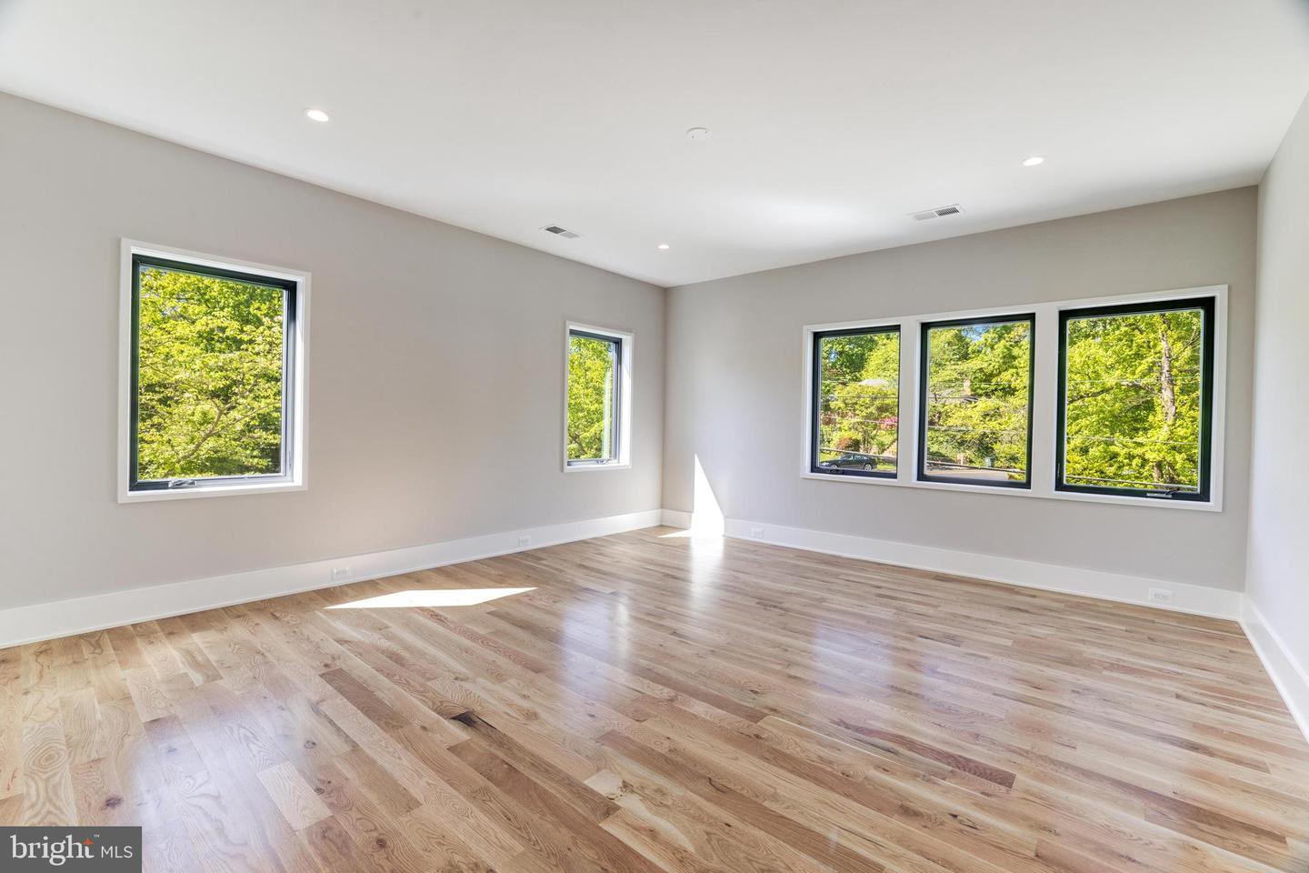 3830 30TH RD N, ARLINGTON, Virginia 22207, 6 Bedrooms Bedrooms, ,6 BathroomsBathrooms,Residential,For sale,3830 30TH RD N,VAAR2056186 MLS # VAAR2056186