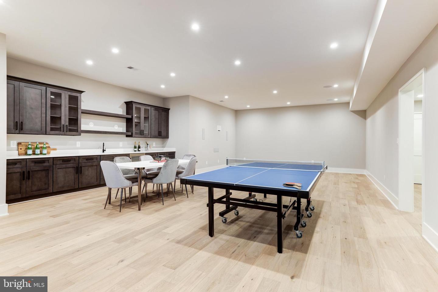 3830 30TH RD N, ARLINGTON, Virginia 22207, 6 Bedrooms Bedrooms, ,6 BathroomsBathrooms,Residential,For sale,3830 30TH RD N,VAAR2056186 MLS # VAAR2056186