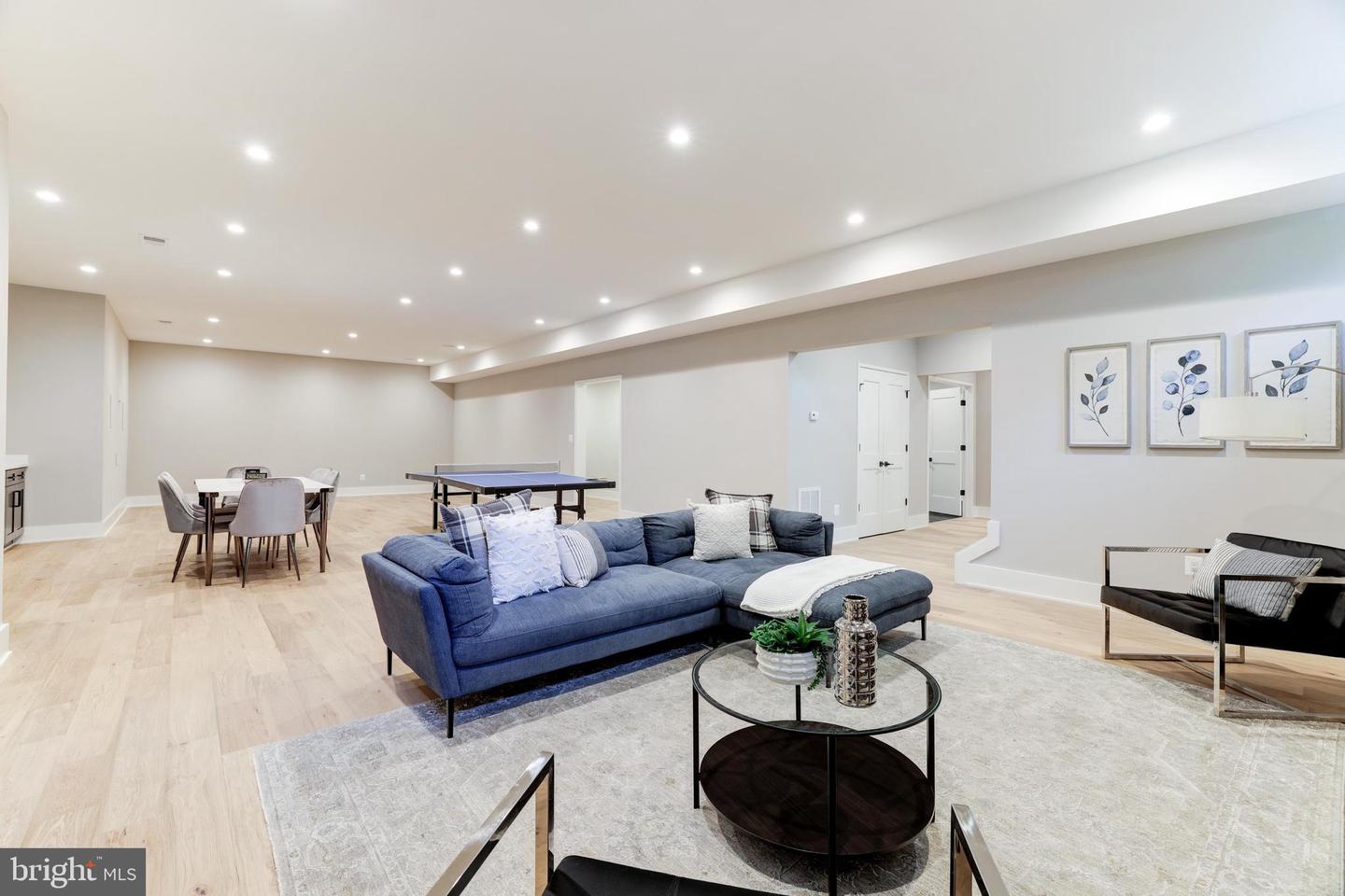 3830 30TH RD N, ARLINGTON, Virginia 22207, 6 Bedrooms Bedrooms, ,6 BathroomsBathrooms,Residential,For sale,3830 30TH RD N,VAAR2056186 MLS # VAAR2056186