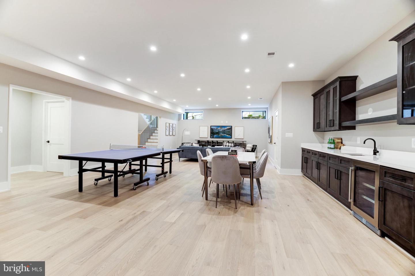 3830 30TH RD N, ARLINGTON, Virginia 22207, 6 Bedrooms Bedrooms, ,6 BathroomsBathrooms,Residential,For sale,3830 30TH RD N,VAAR2056186 MLS # VAAR2056186