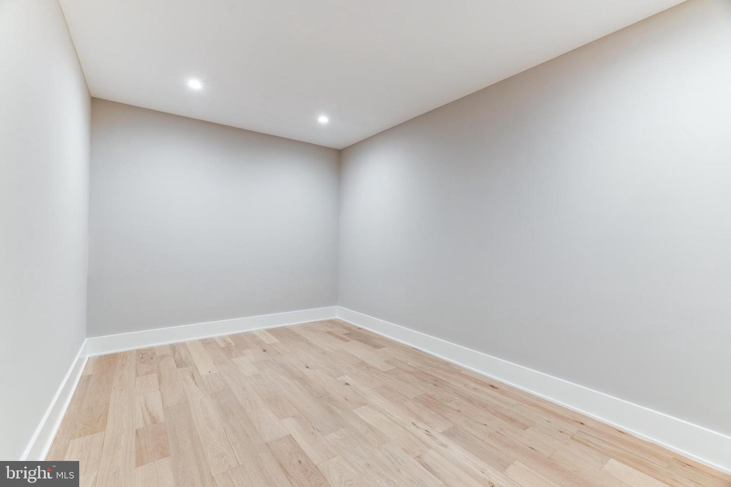 3830 30TH RD N, ARLINGTON, Virginia 22207, 6 Bedrooms Bedrooms, ,6 BathroomsBathrooms,Residential,For sale,3830 30TH RD N,VAAR2056186 MLS # VAAR2056186