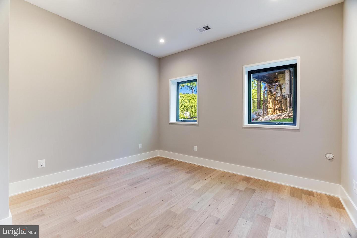 3830 30TH RD N, ARLINGTON, Virginia 22207, 6 Bedrooms Bedrooms, ,6 BathroomsBathrooms,Residential,For sale,3830 30TH RD N,VAAR2056186 MLS # VAAR2056186