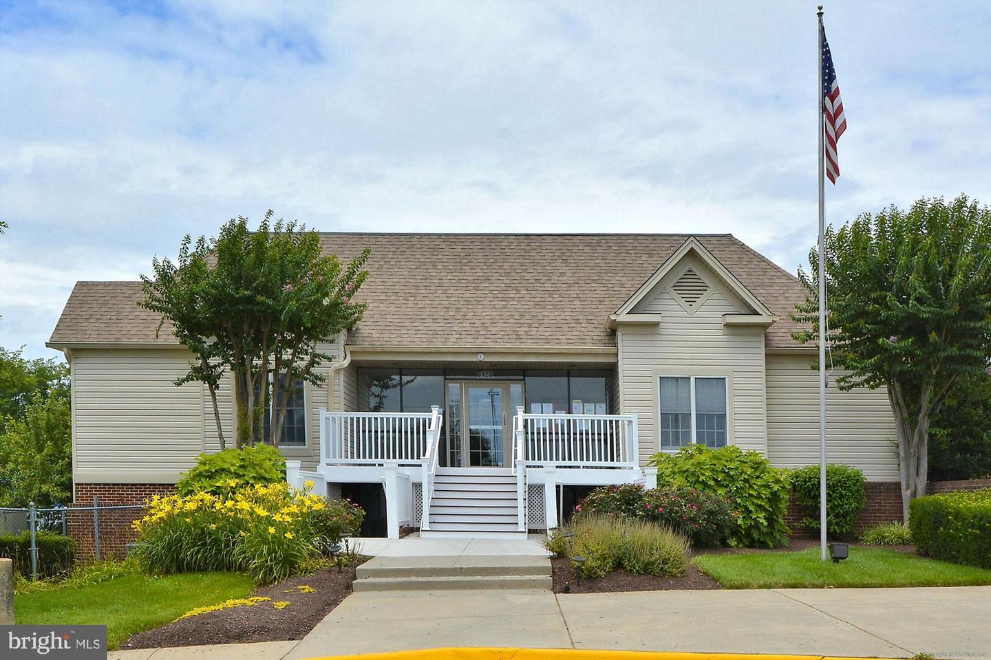 6905 VICTORIA DR #A, ALEXANDRIA, Virginia 22310, 2 Bedrooms Bedrooms, ,2 BathroomsBathrooms,Residential,For sale,6905 VICTORIA DR #A,VAFX2235038 MLS # VAFX2235038