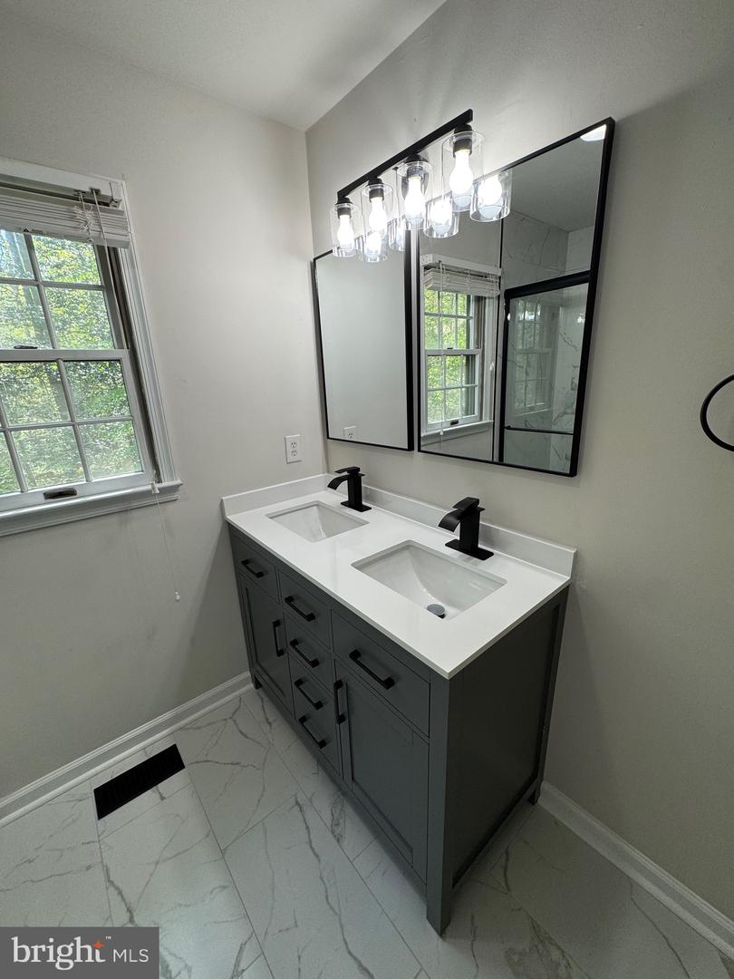 12704 GETTY LN, SPOTSYLVANIA, Virginia 22551, 4 Bedrooms Bedrooms, ,3 BathroomsBathrooms,Residential,For sale,12704 GETTY LN,VASP2029066 MLS # VASP2029066