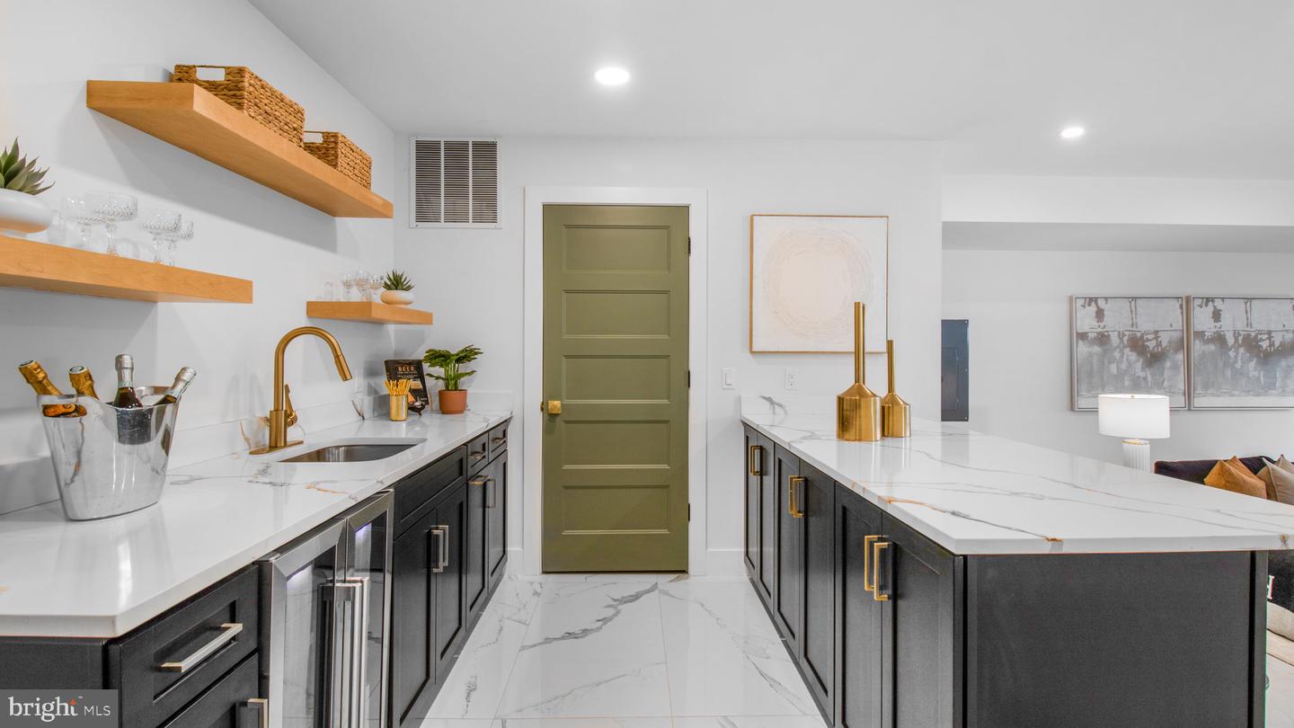 2025 N EMERSON ST, ARLINGTON, Virginia 22207, 5 Bedrooms Bedrooms, ,4 BathroomsBathrooms,Residential,For sale,2025 N EMERSON ST,VAAR2053724 MLS # VAAR2053724