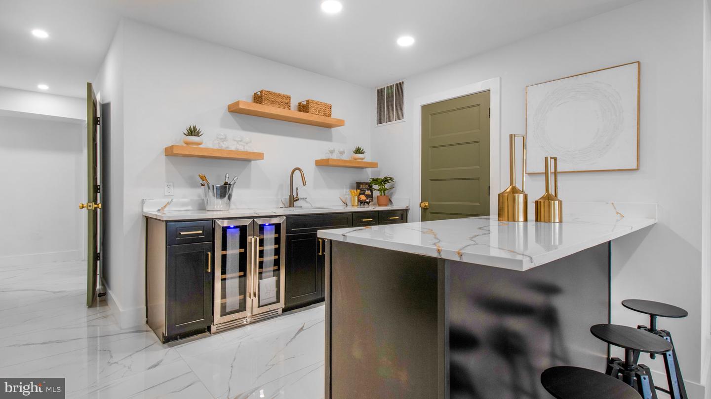 2025 N EMERSON ST, ARLINGTON, Virginia 22207, 5 Bedrooms Bedrooms, ,4 BathroomsBathrooms,Residential,For sale,2025 N EMERSON ST,VAAR2053724 MLS # VAAR2053724