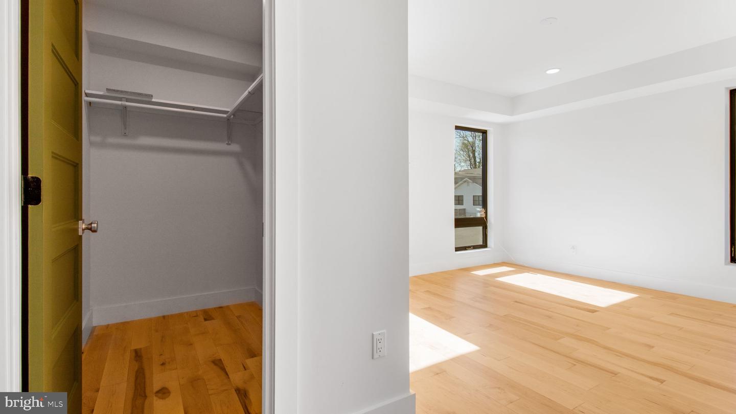 2025 N EMERSON ST, ARLINGTON, Virginia 22207, 5 Bedrooms Bedrooms, ,4 BathroomsBathrooms,Residential,For sale,2025 N EMERSON ST,VAAR2053724 MLS # VAAR2053724