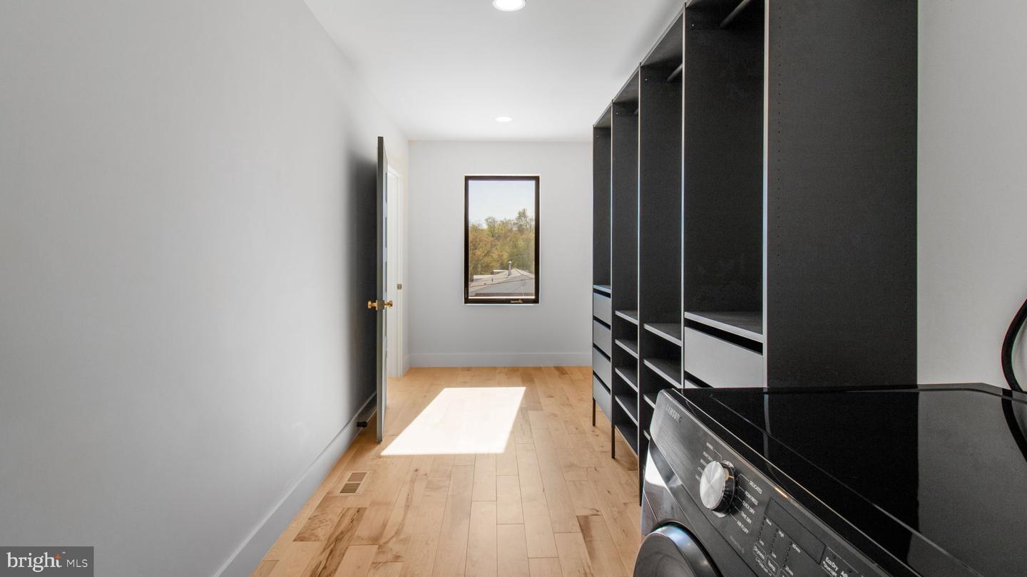 2025 N EMERSON ST, ARLINGTON, Virginia 22207, 5 Bedrooms Bedrooms, ,4 BathroomsBathrooms,Residential,For sale,2025 N EMERSON ST,VAAR2053724 MLS # VAAR2053724
