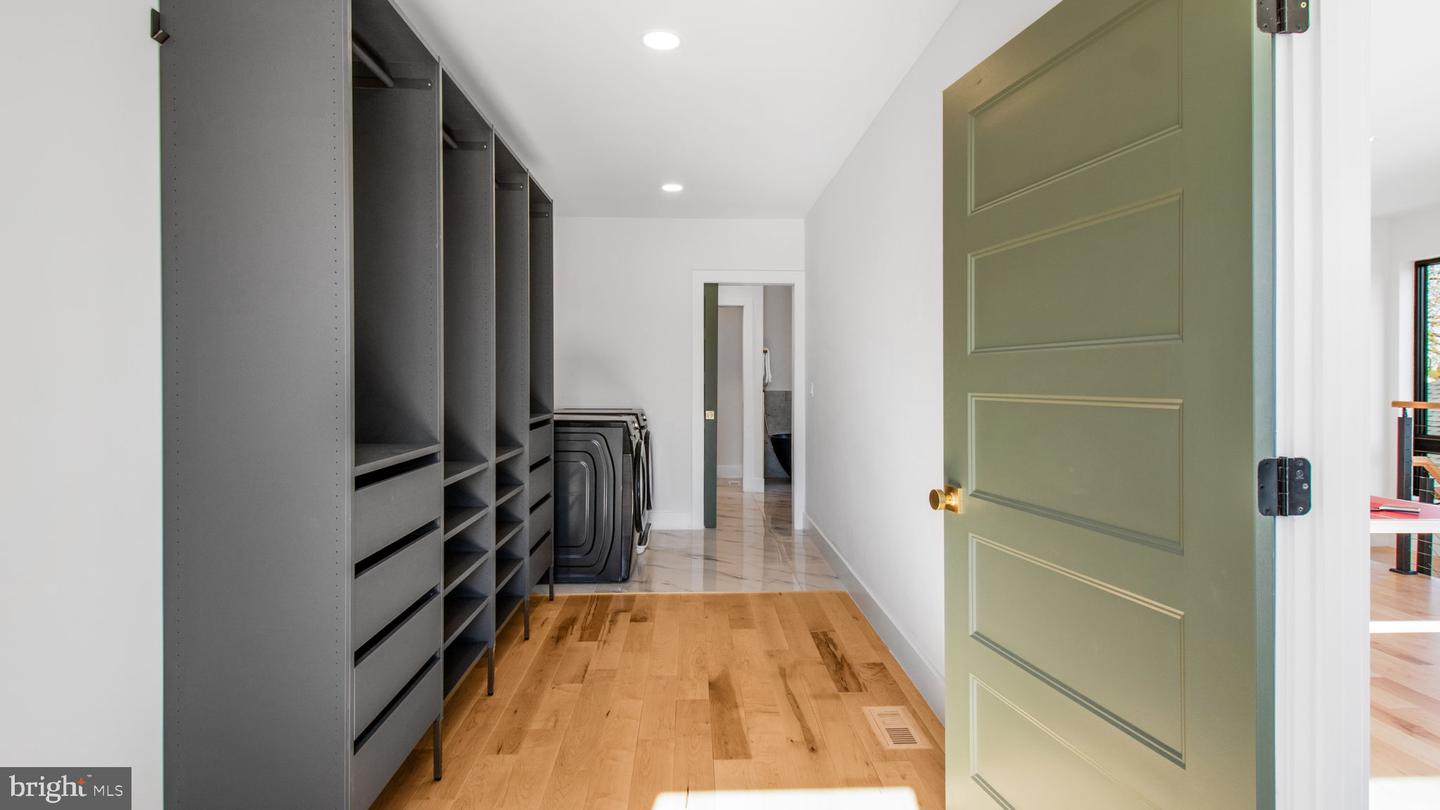2025 N EMERSON ST, ARLINGTON, Virginia 22207, 5 Bedrooms Bedrooms, ,4 BathroomsBathrooms,Residential,For sale,2025 N EMERSON ST,VAAR2053724 MLS # VAAR2053724