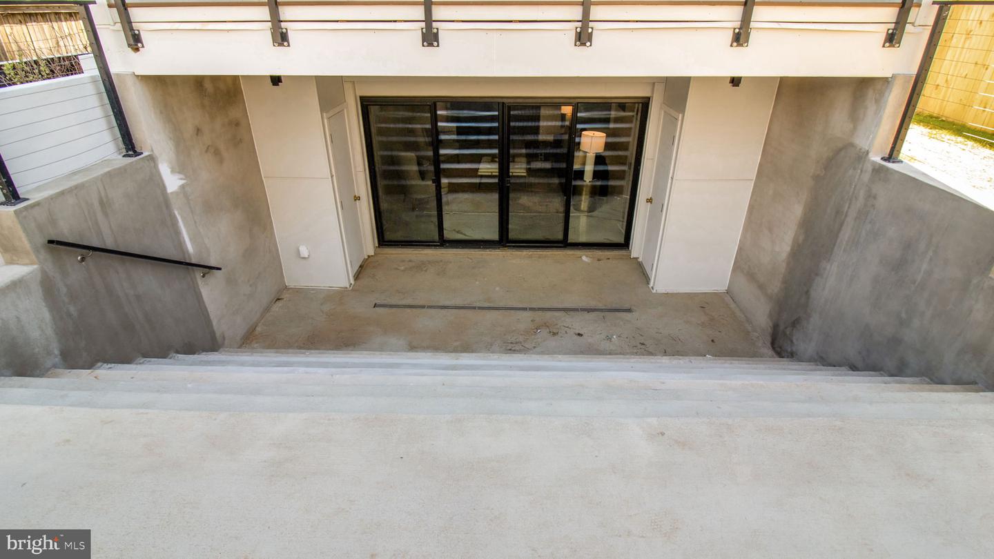 2025 N EMERSON ST, ARLINGTON, Virginia 22207, 5 Bedrooms Bedrooms, ,4 BathroomsBathrooms,Residential,For sale,2025 N EMERSON ST,VAAR2053724 MLS # VAAR2053724