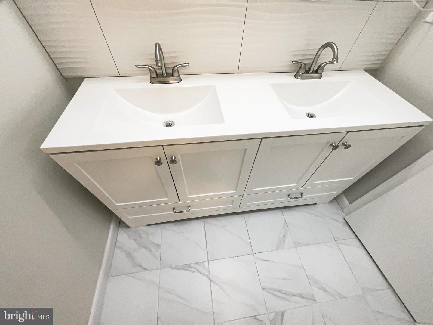 11184 SILENTWOOD LN, RESTON, Virginia 20191, 2 Bedrooms Bedrooms, ,2 BathroomsBathrooms,Residential,For sale,11184 SILENTWOOD LN,VAFX2224482 MLS # VAFX2224482