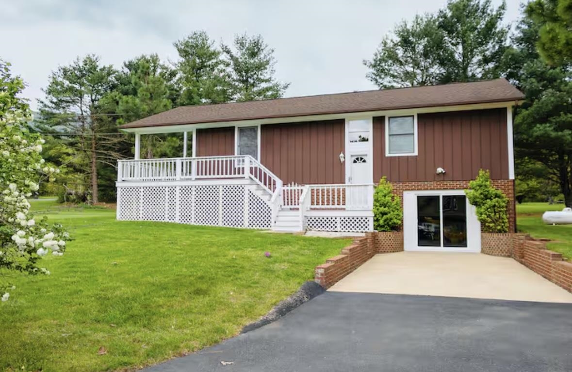 4064 PINE GROVE RD, STANLEY, Virginia 22851, 3 Bedrooms Bedrooms, ,2 BathroomsBathrooms,Residential,YoYos Cabin,4064 PINE GROVE RD,663430 MLS # 663430