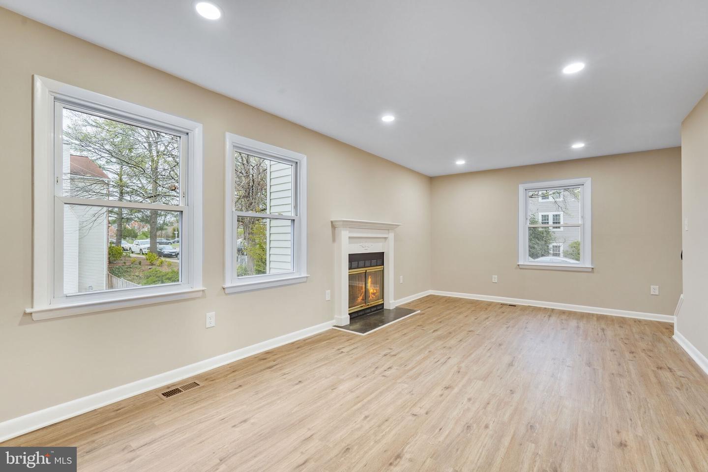 12924 RIDGEMIST LN, FAIRFAX, Virginia 22033, 3 Bedrooms Bedrooms, ,2 BathroomsBathrooms,Residential,For sale,12924 RIDGEMIST LN,VAFX2232110 MLS # VAFX2232110