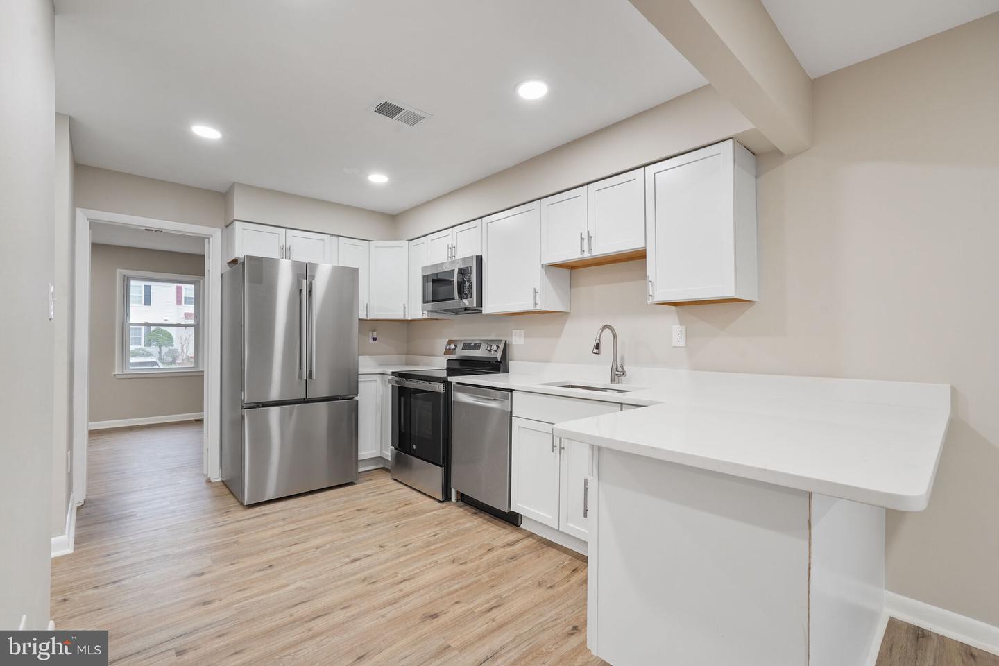 12924 RIDGEMIST LN, FAIRFAX, Virginia 22033, 3 Bedrooms Bedrooms, ,2 BathroomsBathrooms,Residential,For sale,12924 RIDGEMIST LN,VAFX2232110 MLS # VAFX2232110