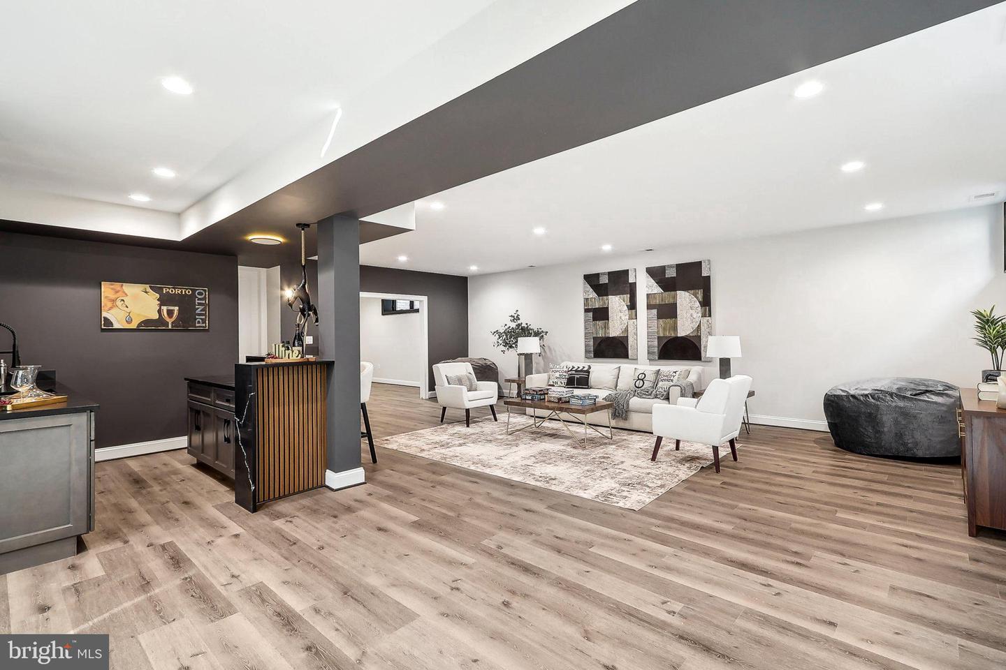 105 TAPAWINGO RD SW, VIENNA, Virginia 22180, 5 Bedrooms Bedrooms, ,6 BathroomsBathrooms,Residential,For sale,105 TAPAWINGO RD SW,VAFX2233972 MLS # VAFX2233972