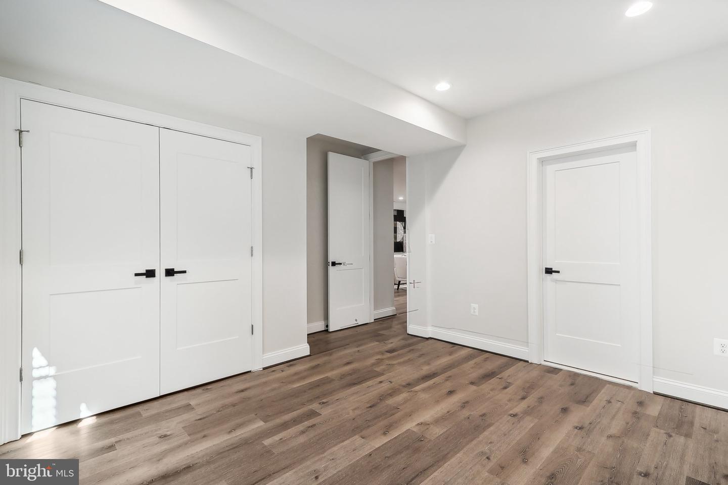 105 TAPAWINGO RD SW, VIENNA, Virginia 22180, 5 Bedrooms Bedrooms, ,6 BathroomsBathrooms,Residential,For sale,105 TAPAWINGO RD SW,VAFX2233972 MLS # VAFX2233972