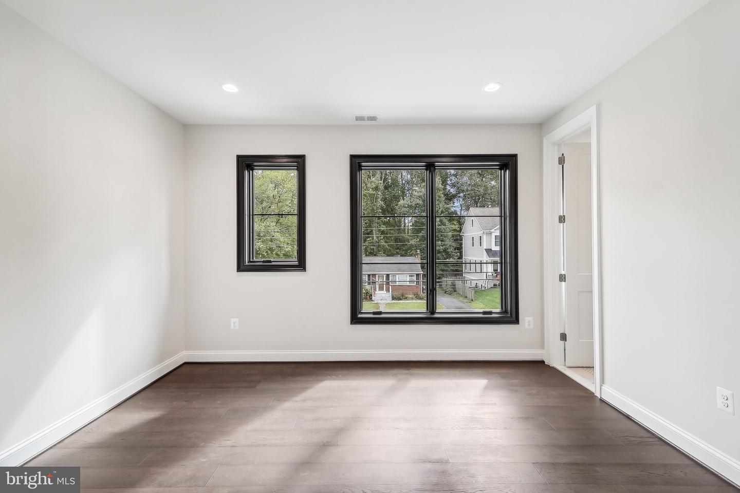 105 TAPAWINGO RD SW, VIENNA, Virginia 22180, 5 Bedrooms Bedrooms, ,6 BathroomsBathrooms,Residential,For sale,105 TAPAWINGO RD SW,VAFX2233972 MLS # VAFX2233972