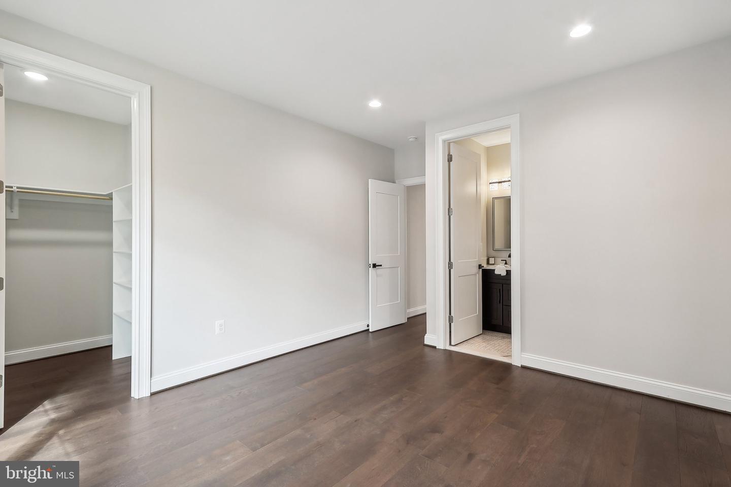 105 TAPAWINGO RD SW, VIENNA, Virginia 22180, 5 Bedrooms Bedrooms, ,6 BathroomsBathrooms,Residential,For sale,105 TAPAWINGO RD SW,VAFX2233972 MLS # VAFX2233972