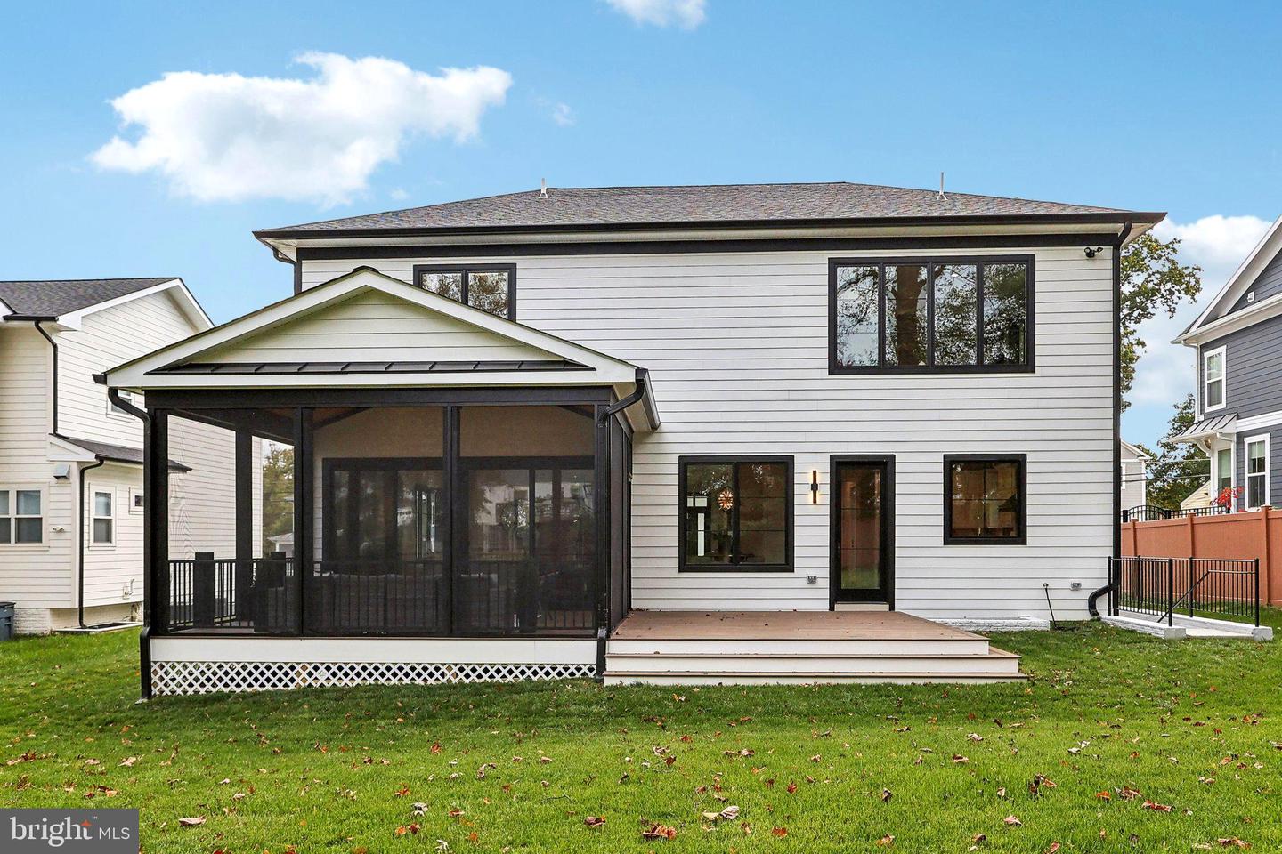 105 TAPAWINGO RD SW, VIENNA, Virginia 22180, 5 Bedrooms Bedrooms, ,6 BathroomsBathrooms,Residential,For sale,105 TAPAWINGO RD SW,VAFX2233972 MLS # VAFX2233972