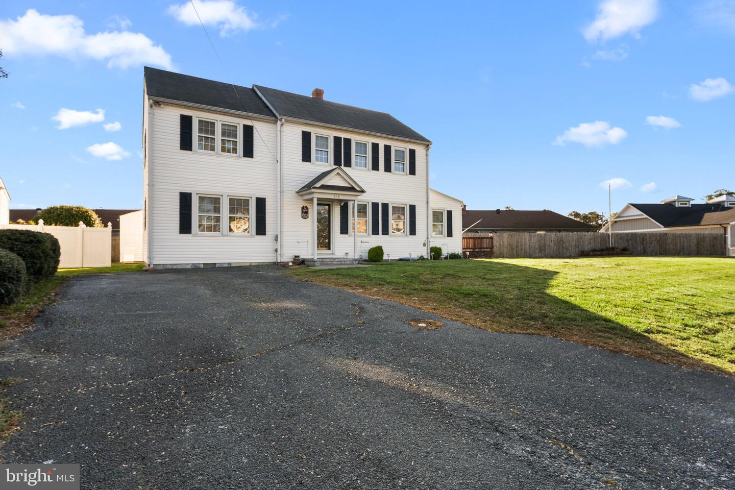 818 ESSEX ST, TAPPAHANNOCK, Virginia 22560, 3 Bedrooms Bedrooms, 8 Rooms Rooms,1 BathroomBathrooms,Residential,For sale,818 ESSEX ST,VAES2000854 MLS # VAES2000854
