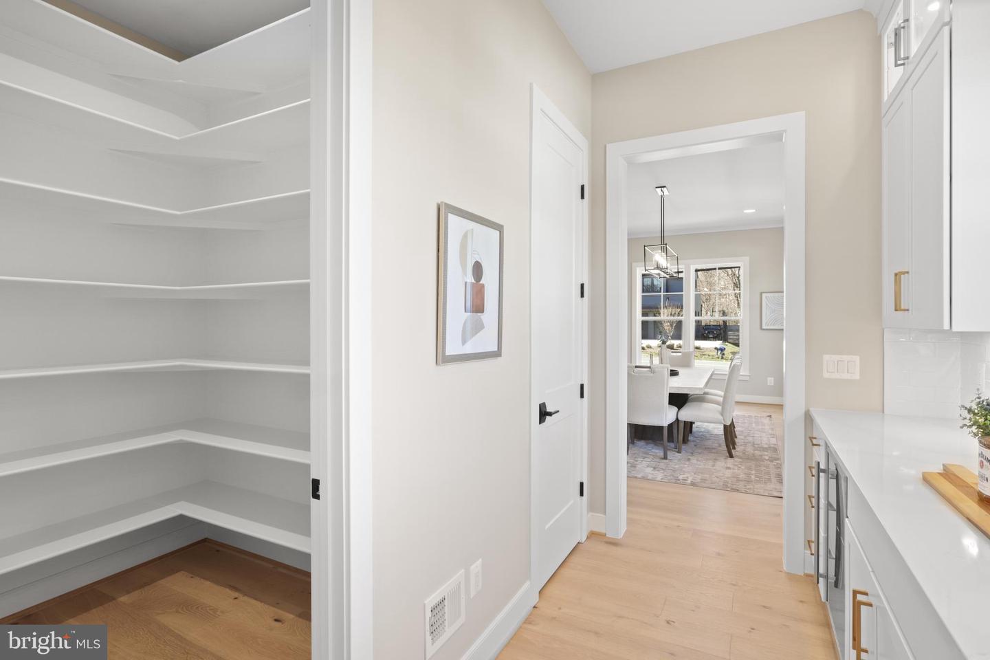 318 CENTER ST N, VIENNA, Virginia 22180, 6 Bedrooms Bedrooms, ,5 BathroomsBathrooms,Residential,For sale,318 CENTER ST N,VAFX2234740 MLS # VAFX2234740