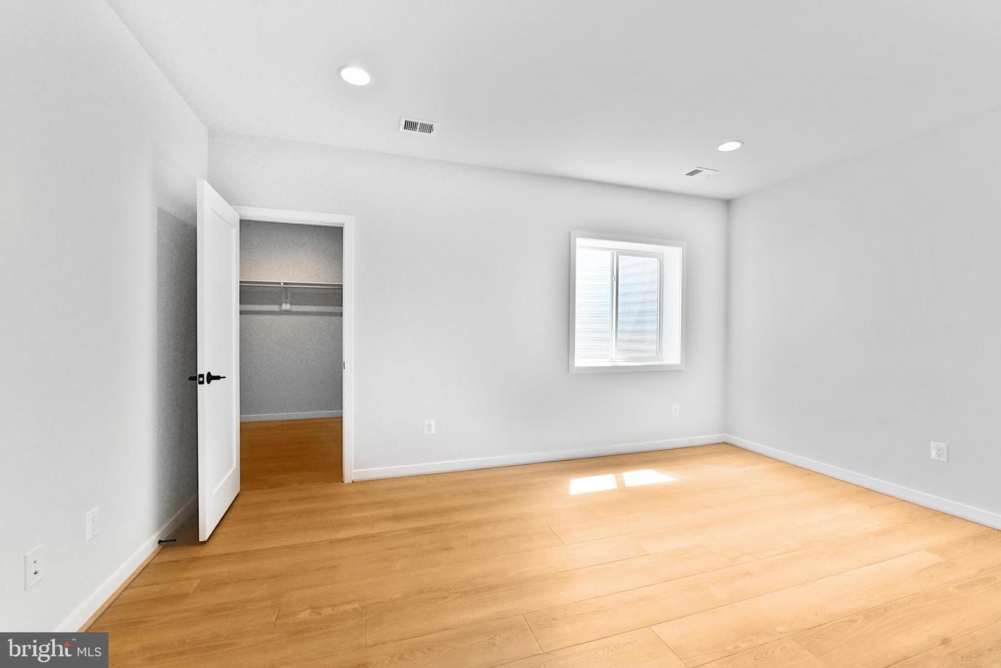 11461 STUART MILL RD, OAKTON, Virginia 22124, 5 Bedrooms Bedrooms, ,4 BathroomsBathrooms,Residential,For sale,11461 STUART MILL RD,VAFX2235228 MLS # VAFX2235228