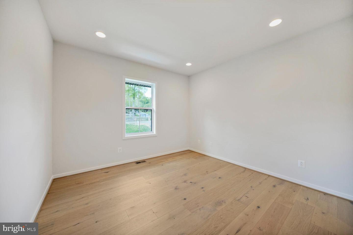 11461 STUART MILL RD, OAKTON, Virginia 22124, 5 Bedrooms Bedrooms, ,4 BathroomsBathrooms,Residential,For sale,11461 STUART MILL RD,VAFX2235228 MLS # VAFX2235228