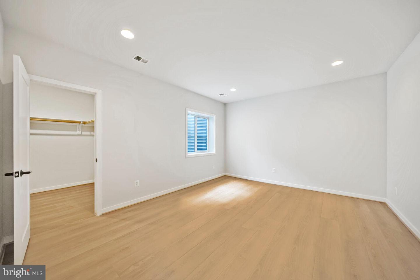 11461 STUART MILL RD, OAKTON, Virginia 22124, 5 Bedrooms Bedrooms, ,4 BathroomsBathrooms,Residential,For sale,11461 STUART MILL RD,VAFX2235228 MLS # VAFX2235228