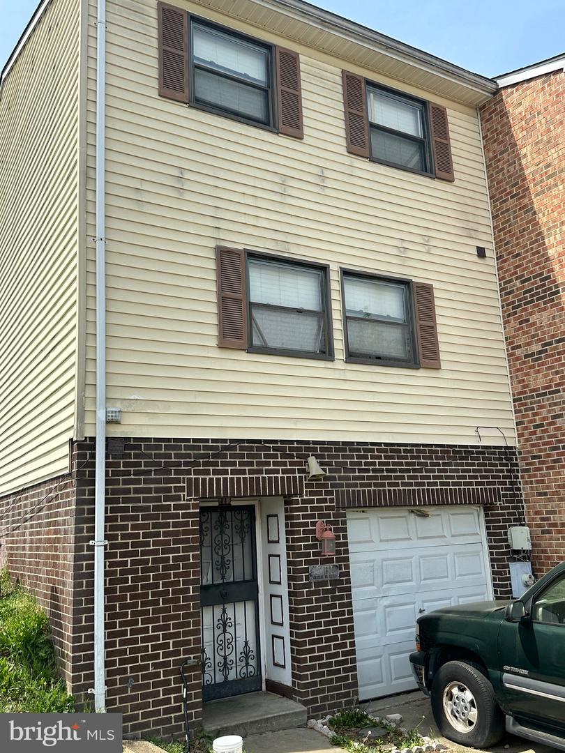 1800 VALLEY TER SE, WASHINGTON, District Of Columbia 20032, 3 Bedrooms Bedrooms, ,2 BathroomsBathrooms,Residential,For sale,1800 VALLEY TER SE,DCDC2196274 MLS # DCDC2196274