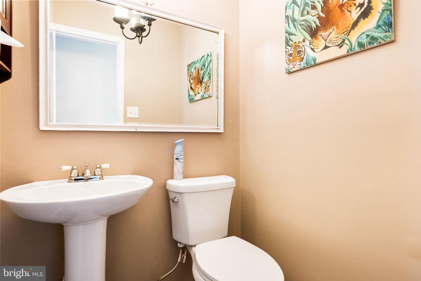 16 DARIAN CT, STERLING, Virginia 20165, 3 Bedrooms Bedrooms, ,2 BathroomsBathrooms,Residential,For sale,16 DARIAN CT,VALO2093902 MLS # VALO2093902