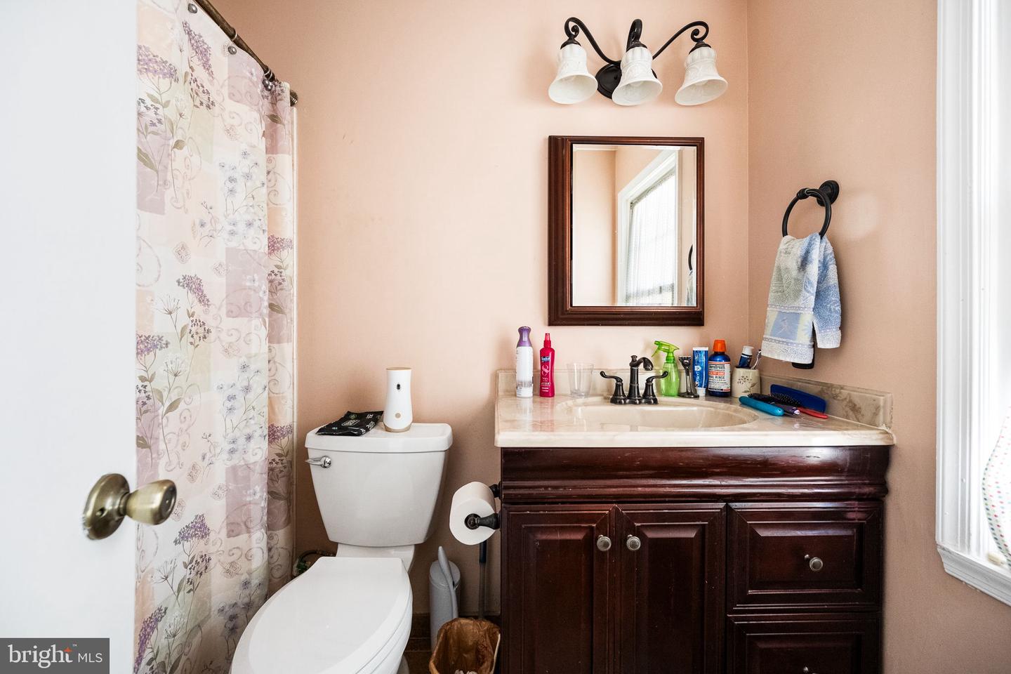 16 DARIAN CT, STERLING, Virginia 20165, 3 Bedrooms Bedrooms, ,2 BathroomsBathrooms,Residential,For sale,16 DARIAN CT,VALO2093902 MLS # VALO2093902
