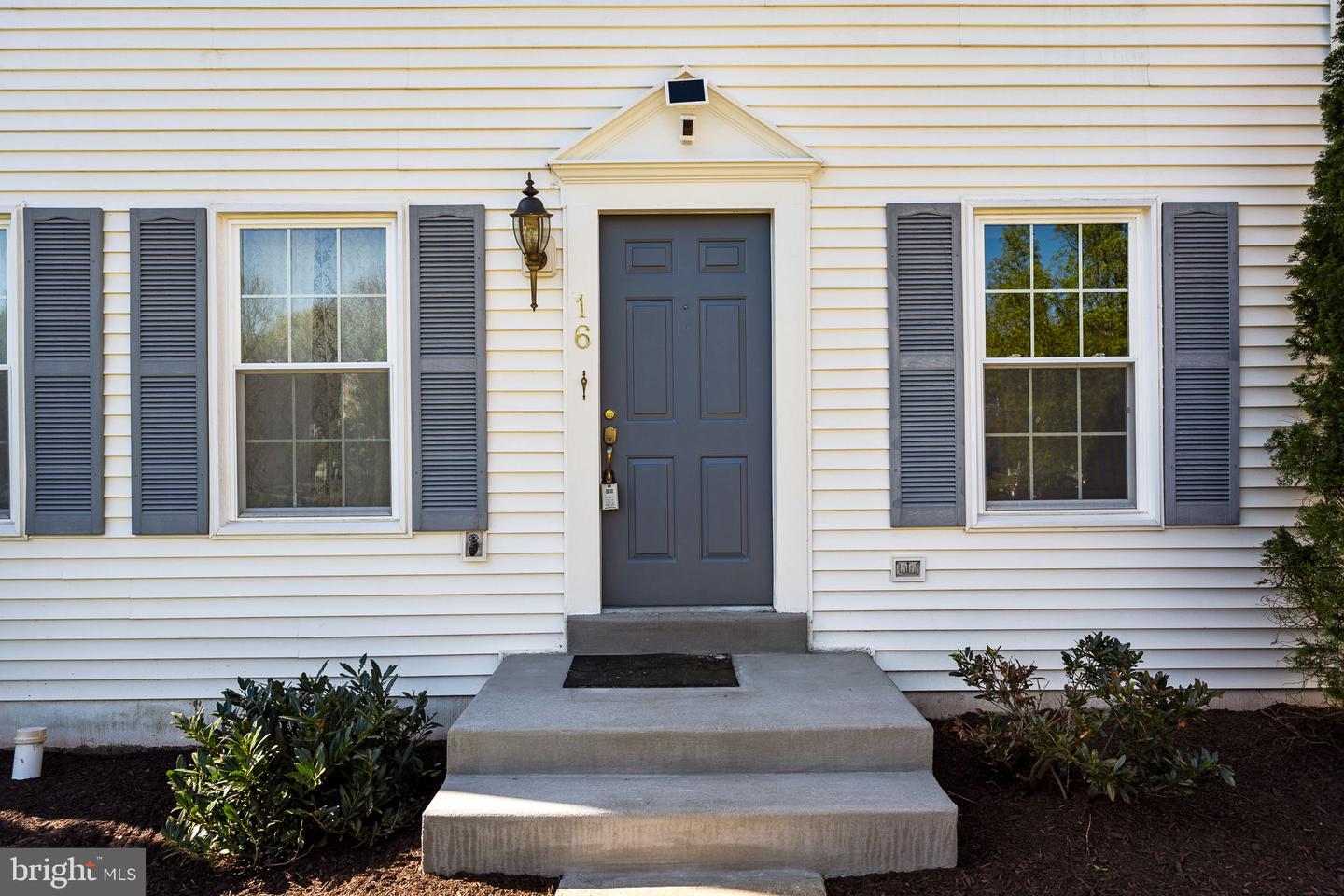 16 DARIAN CT, STERLING, Virginia 20165, 3 Bedrooms Bedrooms, ,2 BathroomsBathrooms,Residential,For sale,16 DARIAN CT,VALO2093902 MLS # VALO2093902