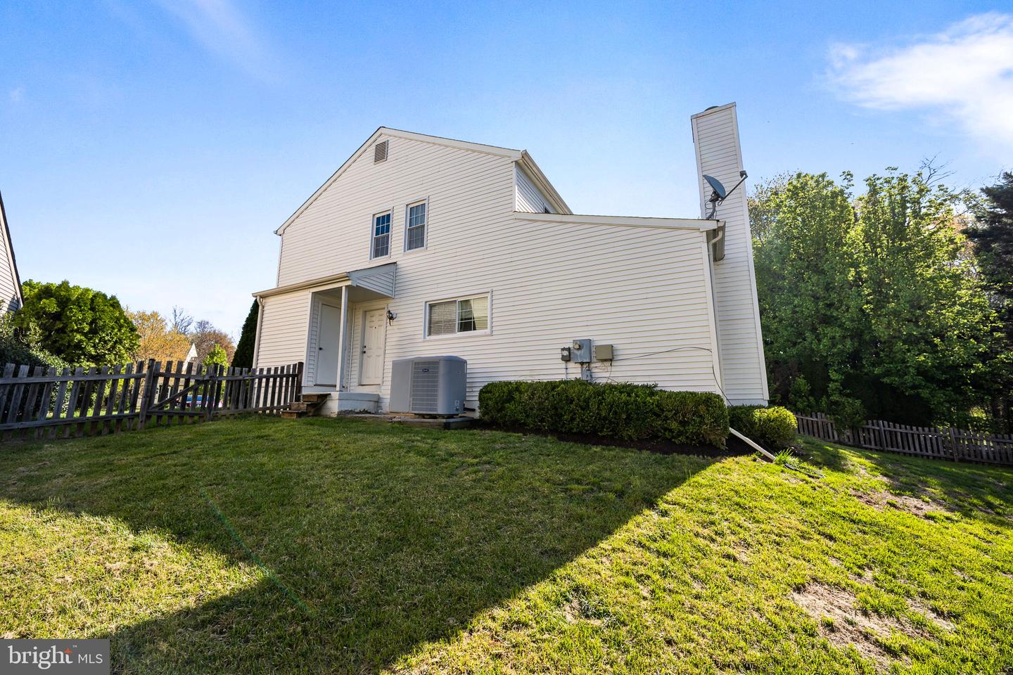 16 DARIAN CT, STERLING, Virginia 20165, 3 Bedrooms Bedrooms, ,2 BathroomsBathrooms,Residential,For sale,16 DARIAN CT,VALO2093902 MLS # VALO2093902