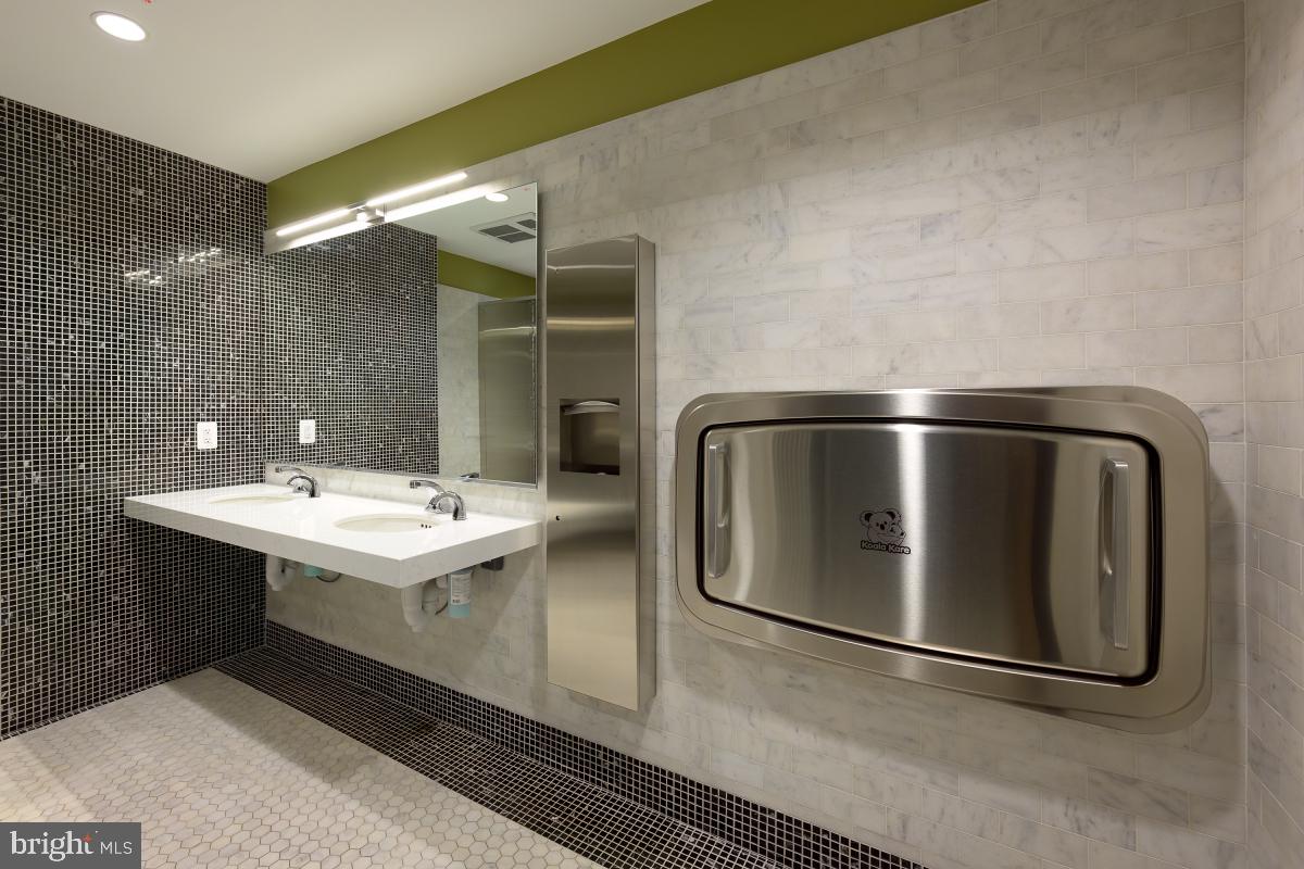 5904 MOUNT EAGLE DR #1105, ALEXANDRIA, Virginia 22303, 2 Bedrooms Bedrooms, 8 Rooms Rooms,2 BathroomsBathrooms,Residential,For sale,5904 MOUNT EAGLE DR #1105,VAFX2235332 MLS # VAFX2235332