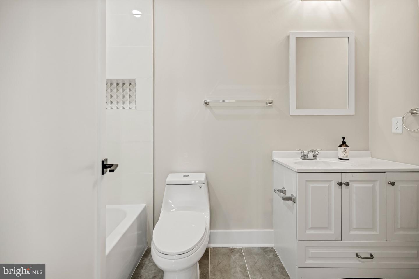 824 18TH ST NE #302, WASHINGTON, District Of Columbia 20002, 2 Bedrooms Bedrooms, ,2 BathroomsBathrooms,Residential,For sale,824 18TH ST NE #302,DCDC2196318 MLS # DCDC2196318