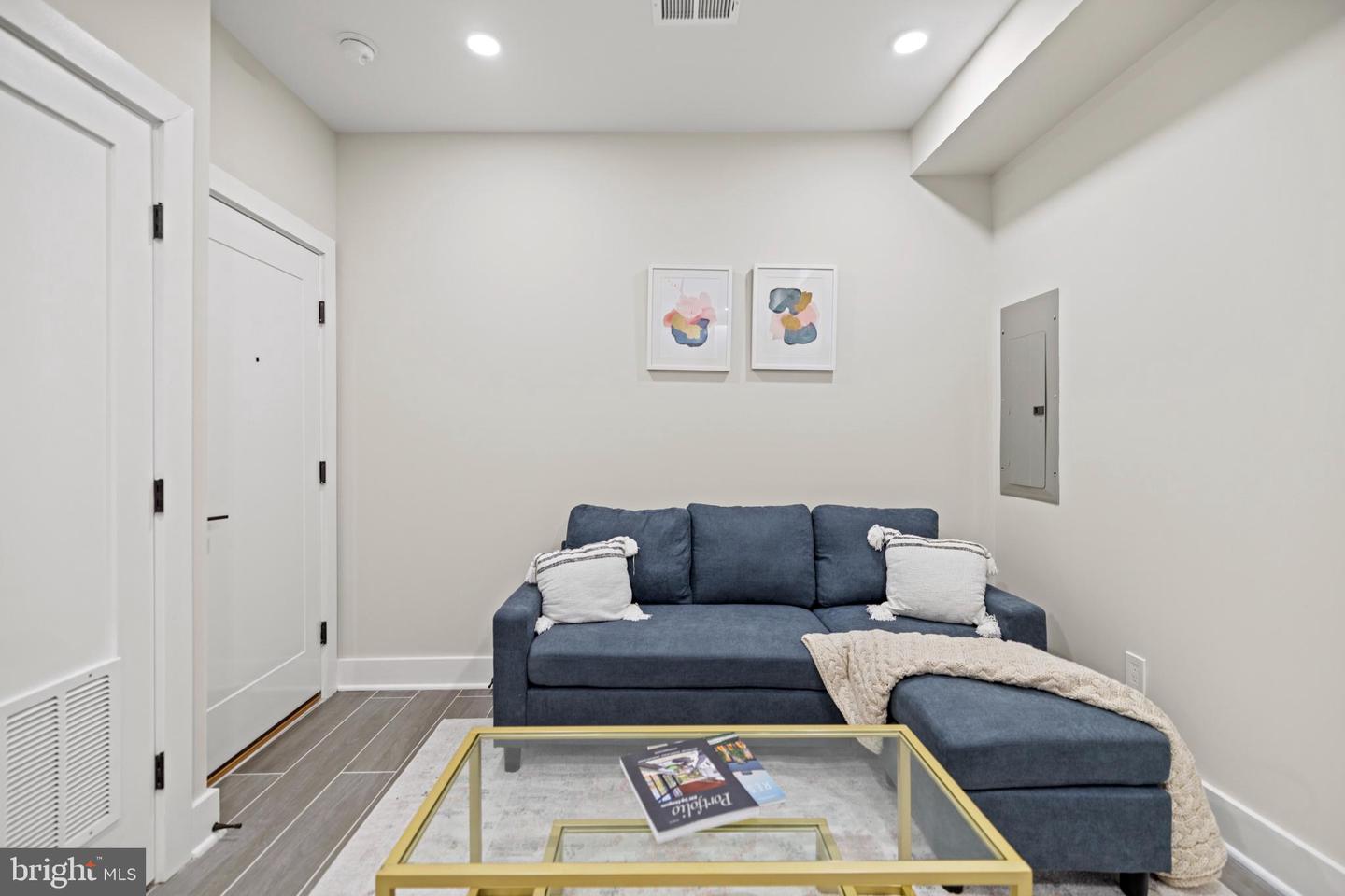 824 18TH ST NE #3, WASHINGTON, District Of Columbia 20002, 1 Bedroom Bedrooms, ,1 BathroomBathrooms,Residential,For sale,824 18TH ST NE #3,DCDC2196320 MLS # DCDC2196320